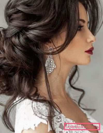 Le più belle acconciature per capelli lunghi