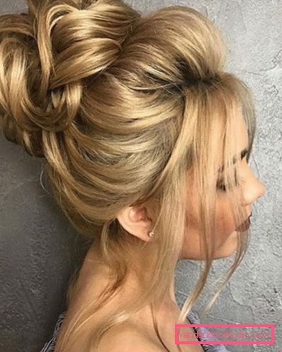 Le più belle acconciature per capelli lunghi