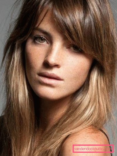 La frangia più alla moda del 2019: tagli di capelli con la frangia a lungo