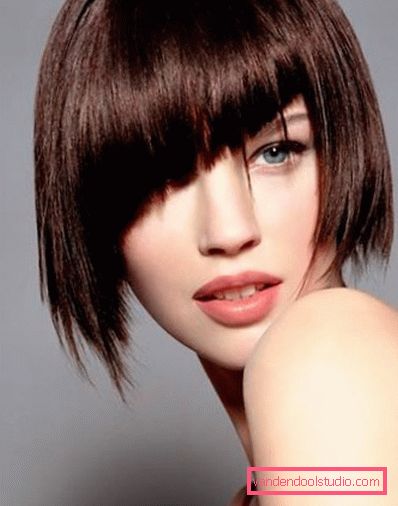 La frangia più alla moda del 2019: tagli di capelli con la frangia a lungo