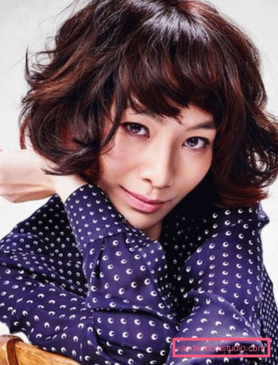 La frangia più alla moda del 2019: tagli di capelli con la frangia a lungo