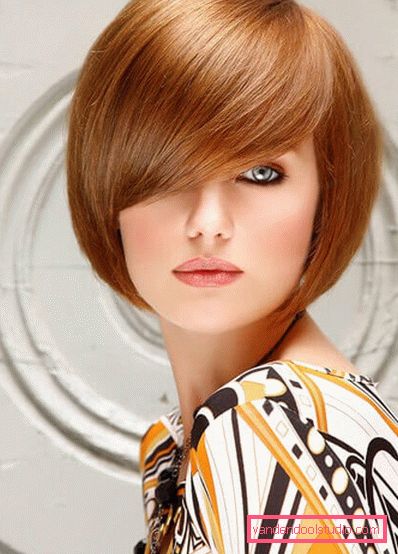 La frangia più alla moda del 2019: tagli di capelli con la frangia a lungo