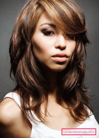 La frangia più alla moda del 2019: tagli di capelli con la frangia a lungo