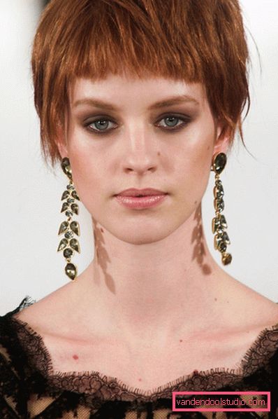 La frangia più alla moda del 2019: tagli di capelli con la frangia a lungo