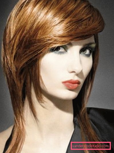 La frangia più alla moda del 2019: tagli di capelli con la frangia a lungo