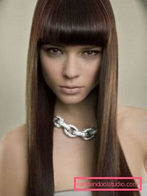La frangia più alla moda del 2019: tagli di capelli con la frangia a lungo