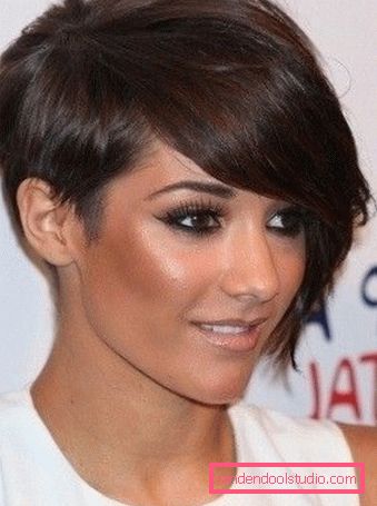La frangia più alla moda del 2019: tagli di capelli con la frangia a lungo