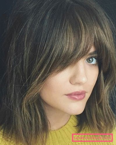 La frangia più alla moda del 2019: tagli di capelli con la frangia a lungo