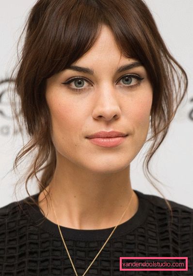La frangia più alla moda del 2019: tagli di capelli con la frangia a lungo