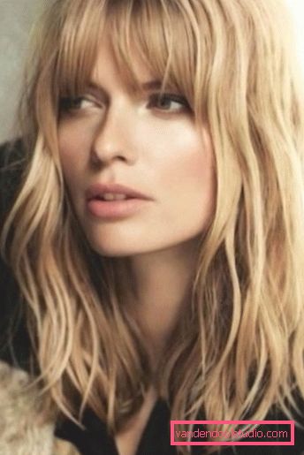 La frangia più alla moda del 2019: tagli di capelli con la frangia a lungo