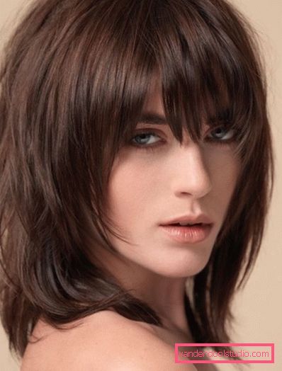 La frangia più alla moda del 2019: tagli di capelli con la frangia a lungo