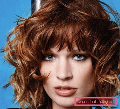 La frangia più alla moda del 2019: tagli di capelli con la frangia a lungo