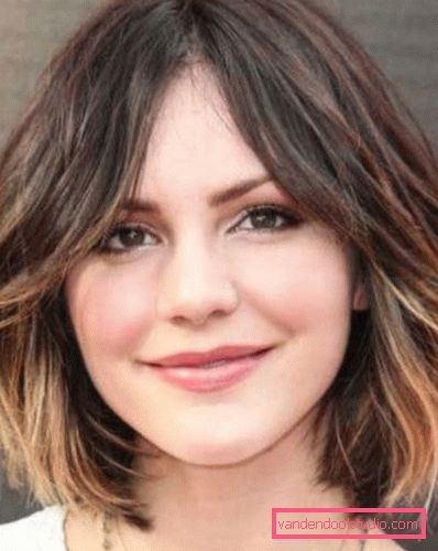 tagli di capelli per viso tondo per le donne dopo 30 anni di foto I tagli delle donne più alla moda per la faccia tonda 2019