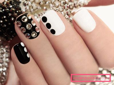 Manicure bianca alla moda