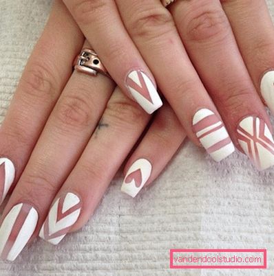 Manicure bianca alla moda