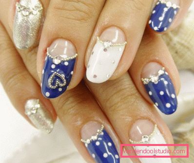 Manicure bianca alla moda