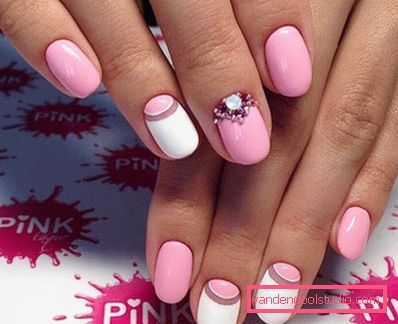 Manicure bianca alla moda
