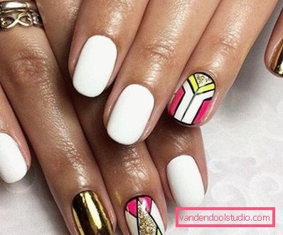 Manicure bianca alla moda