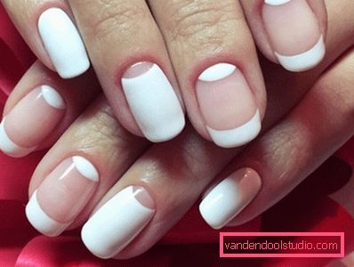 Manicure bianca alla moda