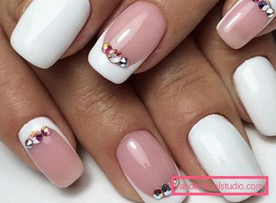 Manicure bianca alla moda