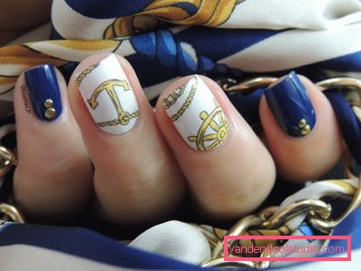 Manicure bianca alla moda