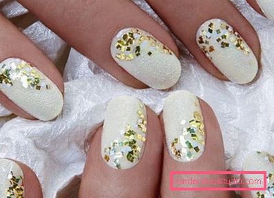 Manicure bianca alla moda