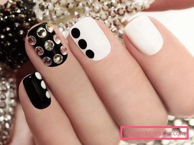 Manicure bianca alla moda