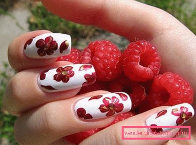 Manicure bianca alla moda