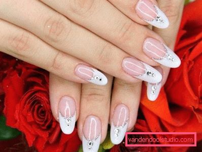 Manicure bianca alla moda