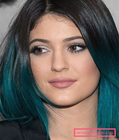 tintura alla moda sulla macchina La tintura più alla moda per tagliare i capelli per capelli scuri e biondi