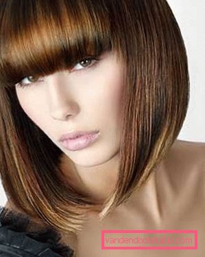 tintura alla moda sulla macchina La tintura più alla moda per tagliare i capelli per capelli scuri e biondi