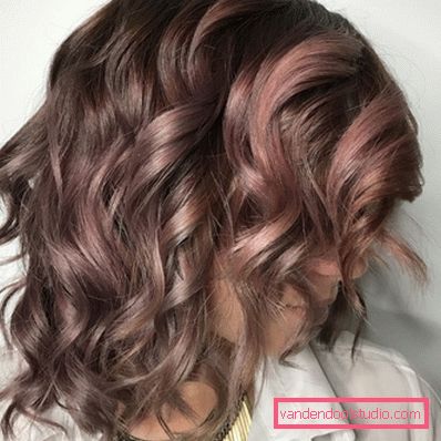 tintura alla moda sulla macchina La tintura più alla moda per tagliare i capelli per capelli scuri e biondi