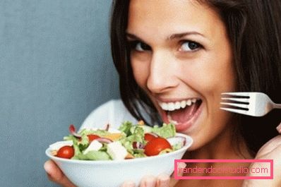 ragazza che mangia le verdure ragazza che mangia le verdure