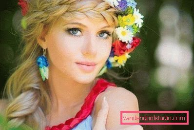 ragazza con una corona di fiori in testa ragazza con una corona di fiori in testa
