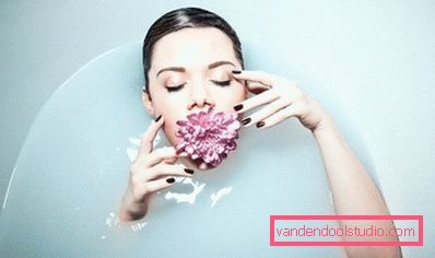 ragazza con un fiore ragazza con un fiore