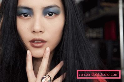 ombre blu sulle palpebre ombre blu sulle palpebre