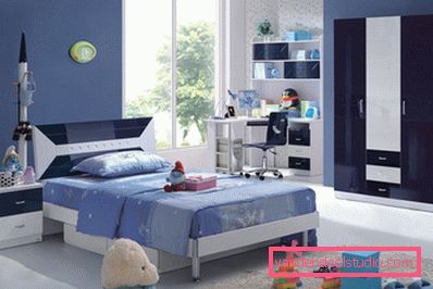 Un design interessante di una stanza per bambini per un ragazzo di diverse età.