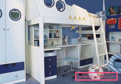 Un design interessante di una stanza per bambini per un ragazzo di diverse età.