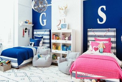 Un design interessante di una stanza per bambini per un ragazzo di diverse età.
