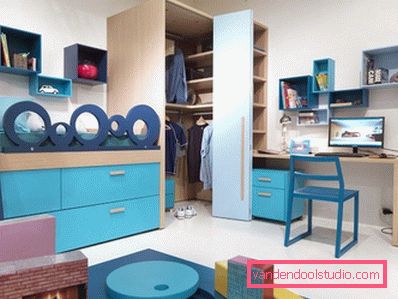 Un design interessante di una stanza per bambini per un ragazzo di diverse età.