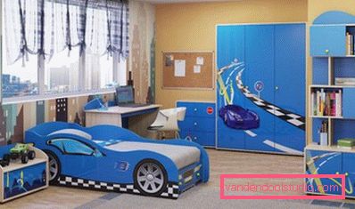 Un design interessante di una stanza per bambini per un ragazzo di diverse età.