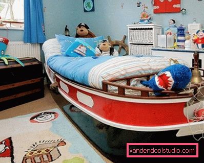 Un design interessante di una stanza per bambini per un ragazzo di diverse età.