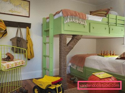 Un design interessante di una stanza per bambini per un ragazzo di diverse età.