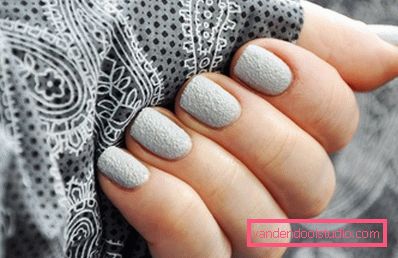 Elegante manicure grigio 2019-2020