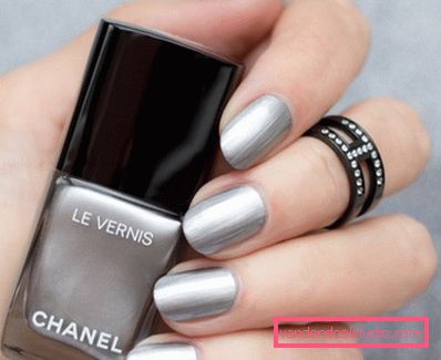 Elegante manicure grigio 2019-2020 anni