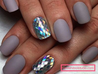 Elegante manicure grigio 2019-2020