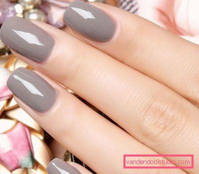Elegante manicure grigio 2019-2020
