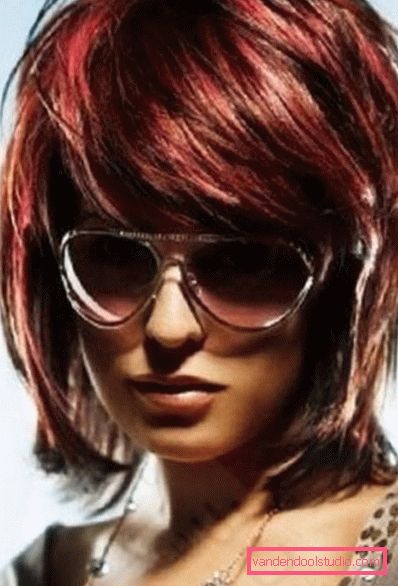 debutto sul taglio di capelli Debutto haircut su capelli medi e corti
