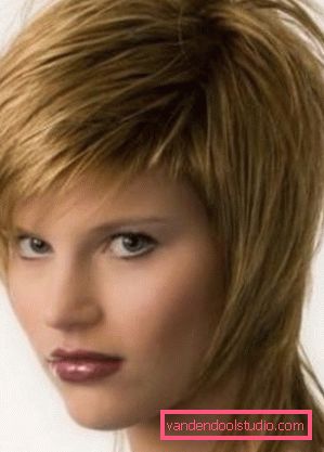 debutto sul taglio di capelli Debutto haircut su capelli medi e corti