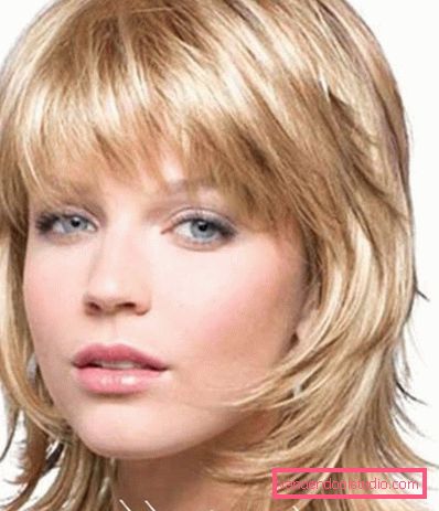 debutto sul taglio di capelli Debutto haircut su capelli medi e corti